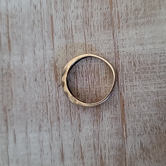 10KT SOLID GOLD RING - Picture 4 of 5